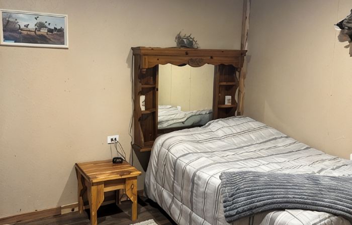 Zeke’s Retreat – Hunter’s Getaway with On-Site Taxidermy Shop