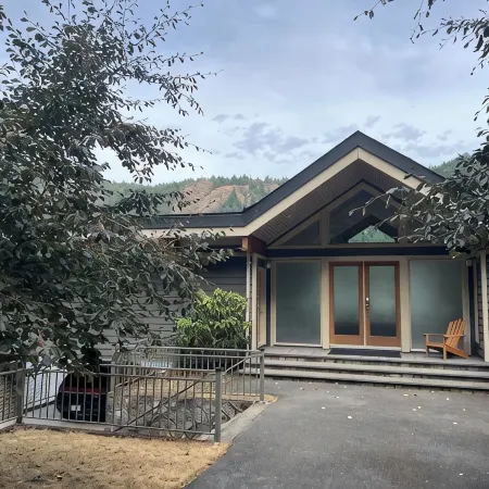 Malahat unique waterfront three bedrooms villa