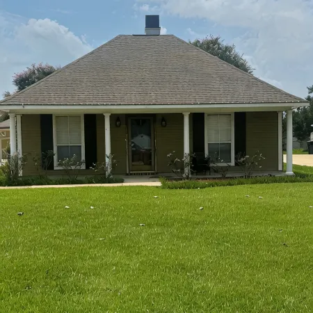 Charming 3-bedroom house with AC in Prairieville