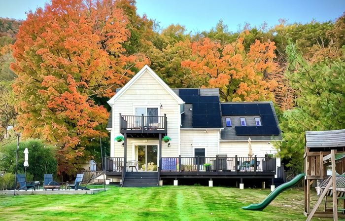 Lakefront Oasis 50mi from NYC. Direct Lake Access. Private Dock, Kayaks, Hot Tub
