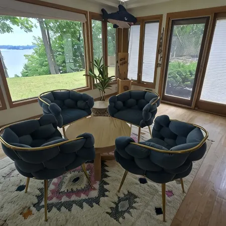 Huge Lake House. Sleeps 8, 4 BDRM, 4.5 BTHs. Private Dock w/ Canoes & Kayaks!