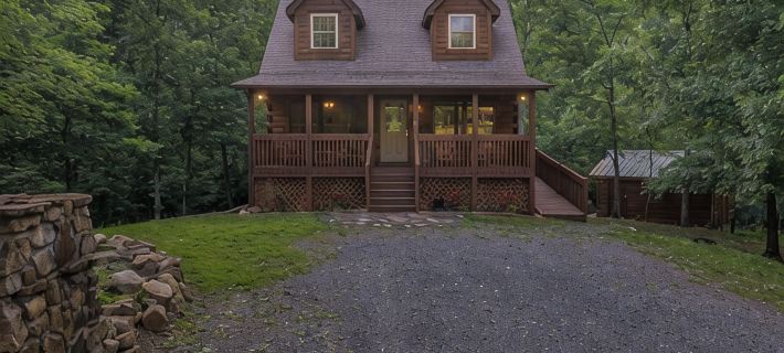 Creekside Cabin Retreat - Hot Tub, Treehouse, Fire Pit, Near Lost River WV Hotels in Hardy County