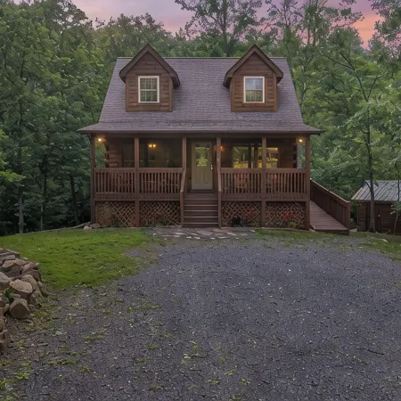 Creekside Cabin Retreat - Hot Tub, Treehouse, Fire Pit, Near Lost River WV
