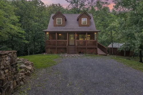 Creekside Cabin Retreat - Hot Tub, Treehouse, Fire Pit, Near Lost River WV