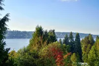 Modern Hillhouse with Lake Washington Views - 4-Star
