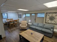 Large 2-Bedroom Lower Unit with Fast WI-FI & in Unit Washer/Dryer Ξενοδοχεία στην πόλη Baraboo
