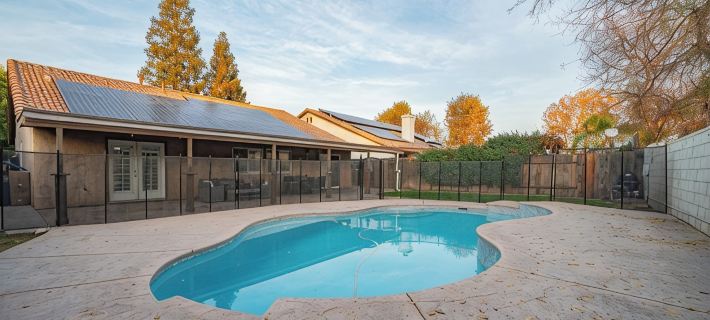 Newly Furnished Home in Safe Quiet Neighborhood with Pool Near Shops & Dining Ξενοδοχεία στην πόλη Μπέικερσφιλντ