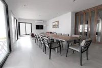 Water Front property for large families. With all the amenities you need. - Villas