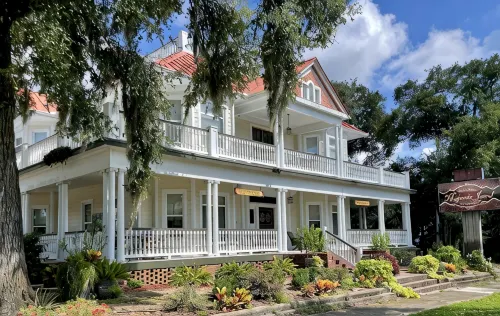 In the Heart of Apalachicola~Walk Everywhere~Ebony Rouge Suite~Majestic Jewel