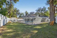 Renovated 4Br/3BA w Heated Pool, Outdoor Kitchen, Firepit 5 Min to Busch Gardens - Private Pools