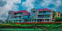 Strawberryland Resort - parking