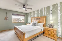 Music Themed 3-bedroom house with WiFi, AC and easy access to FT Carson - Wifi
