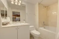 Resort Style 1Br/1BA Condo - Beach Pass Included! - พร้อมระเบียง