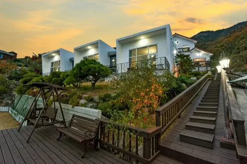 Namhae Bluemare Pension - Hot Tub