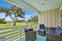 Scenic Sandpiper by the Shore - 4-Star
