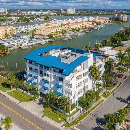 Spacious Waterfront, 3 BR/3 BA, Water Views, Walk to All