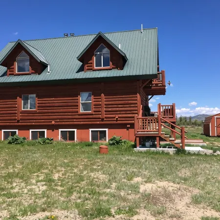 Where beautiful scenery is unavoidable! Fly-fishing, hiking/family time w/pets!