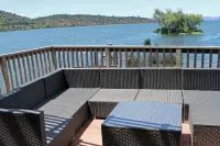Kelseyville Lakefront Luxury! 3 Story, 3 Br/2B Private Dock Next to Hot Springs - con encanto