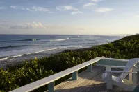 Beachfront paradise: Spectacular views, huge deck, central location, backup gen!