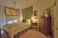 Downtown Port Townsend - Hillside Penthouse Vacation Rental - Wifi