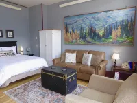 Studio Loft in historic Silverton Building - Wifi