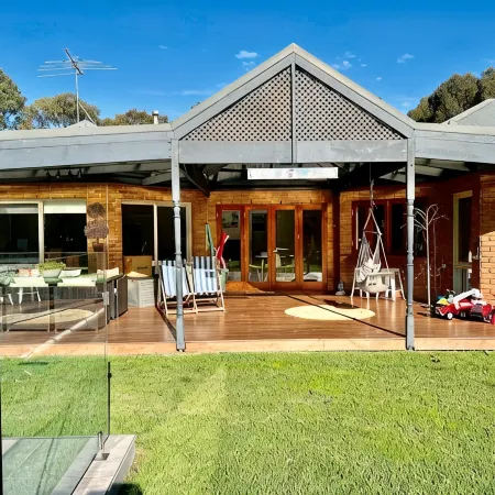 Private. Heated Pool/Spa. Giant Playground. Soccer & Cricket Pitch. Pet Friendly