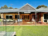 Private. Heated Pool/Spa. Giant Playground. Soccer & Cricket Pitch. Pet Friendly - 4성급