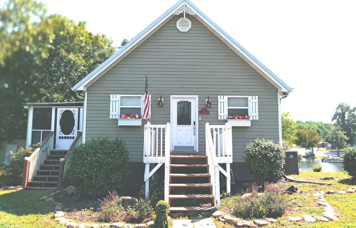 LAKE FRONT home at Lake Chickamauga FAMOUS for LARGEMOUTH BASS FISHING!