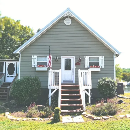 LAKE FRONT home at Lake Chickamauga FAMOUS for LARGEMOUTH BASS FISHING!