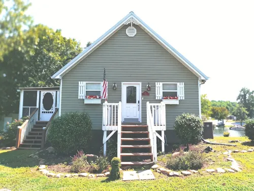 LAKE FRONT home at Lake Chickamauga FAMOUS for LARGEMOUTH BASS FISHING!