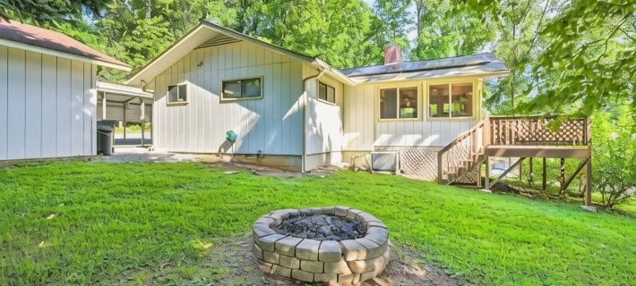 Bliss at the Claire de Lune Mountain Lake Home Hotels in Clay County