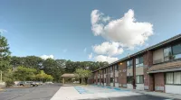 Motel 6 Branford, CT - New Haven - parking