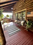 Cabin on Main- Cozy Downtown Burnsville! - Hytter