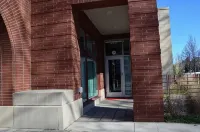 Upscale Condo with Private Entry! Walk to Downtown Restaurants & Shops! - 4 stjerner