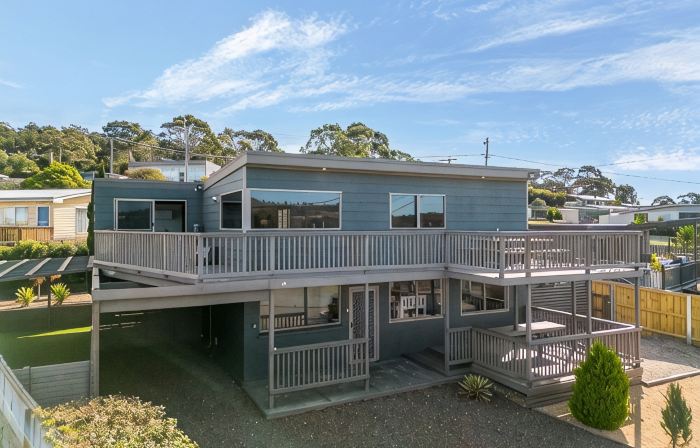 Escape to Coastal Tranquility - 400m from Primrose Sands Beach