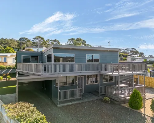 Escape to Coastal Tranquility - 400m from Primrose Sands Beach Hotels in Sorell