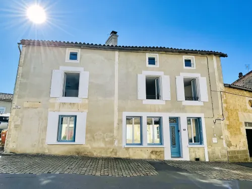 Group gîte near Futuroscope and Poitiers. Pets allowed - 4-Star