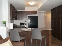 Cheerful 2 Bdrm house, free Netflix, free parking for 2 cars Hotels in Kitchener