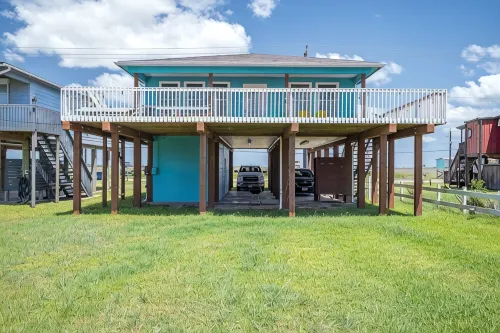 Cozy Beach House with Fantastic Beach and Bay View! - 3-Star