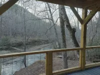 Creekside treehouse. with hot tub. - 3-Star