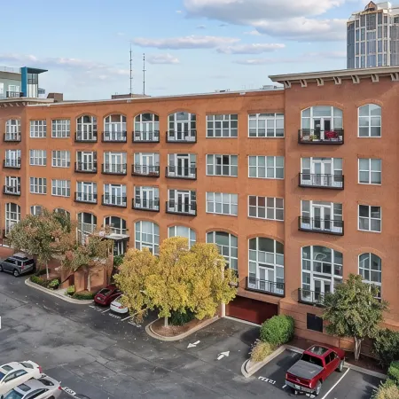 Luxe Downtown Penthouse! In the Heart of City w/Parking!!