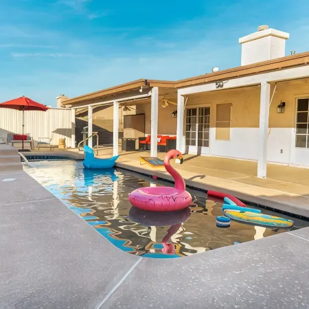 Game Room/ Pool and Jacuzzi Cozy Home in Yuma