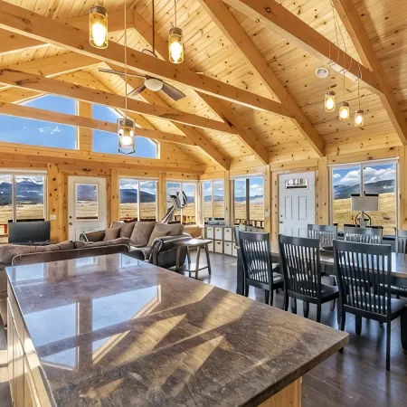 Mountain House Sleeps 18, Mins to Ski, Hike, Golf, Fish; Generator; Fenced Yard