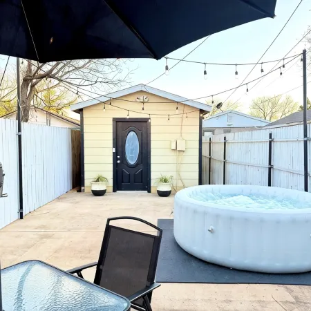 ✮The Monochromatic Modern Studio✮Near TTU✮1BD/1Bth