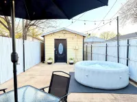 ✮The Monochromatic Modern Studio✮Near TTU✮1BD/1Bth - บังกะโล
