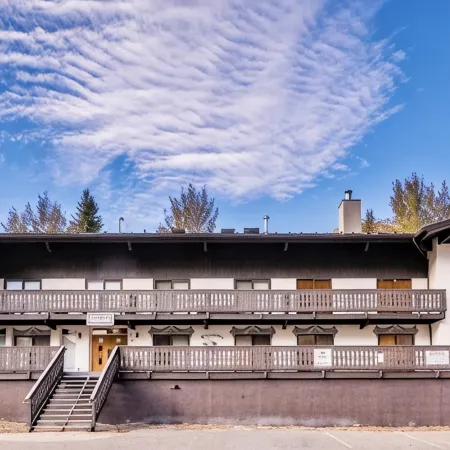 Beautiful Edelweiss Condo steps from Warm Springs Lodge