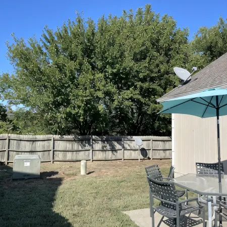 Terrific Townhome w/fenced in yard and patio
