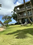 Amazing views from this ground floor, corner unit steps from the beach! - 泳池