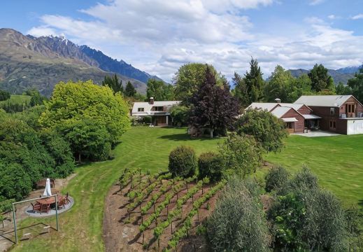 Manata Homestead & Lodge Hotels in Queenstown
