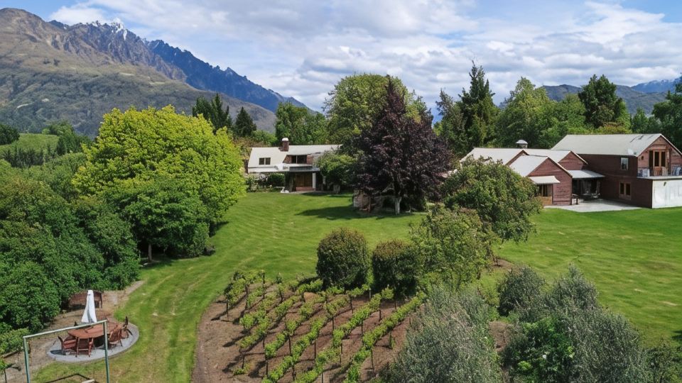 Manata Homestead & Lodge